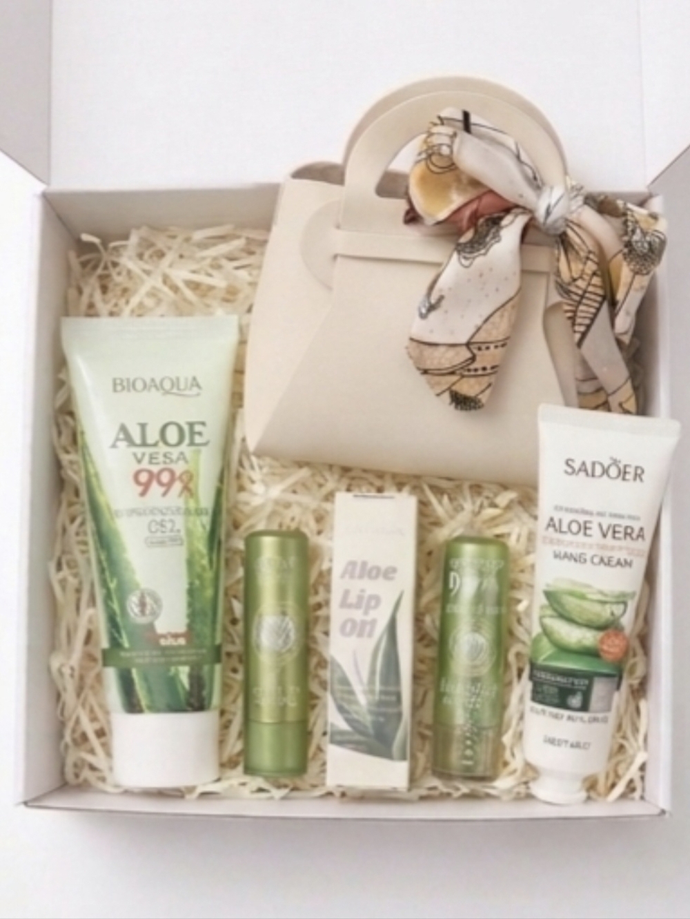 6pc Aloe Vera Skincare Gift Set with Mini Leather Bag - Picture 2 of 4